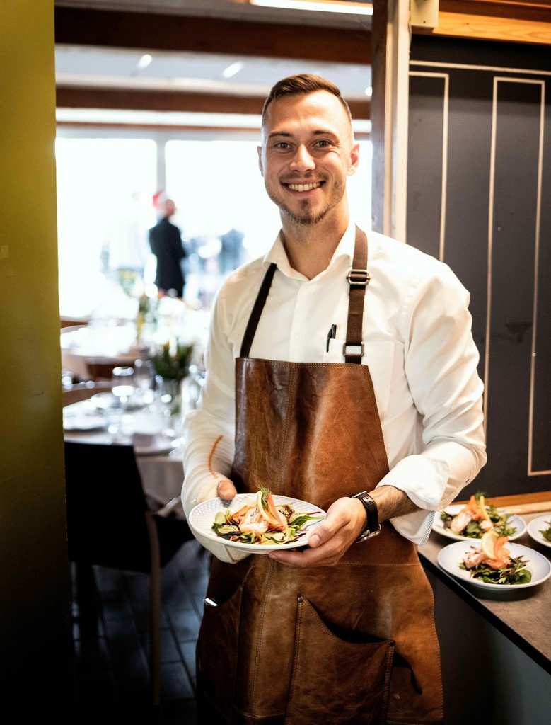 English for Restaurant Workers (A0–A1)